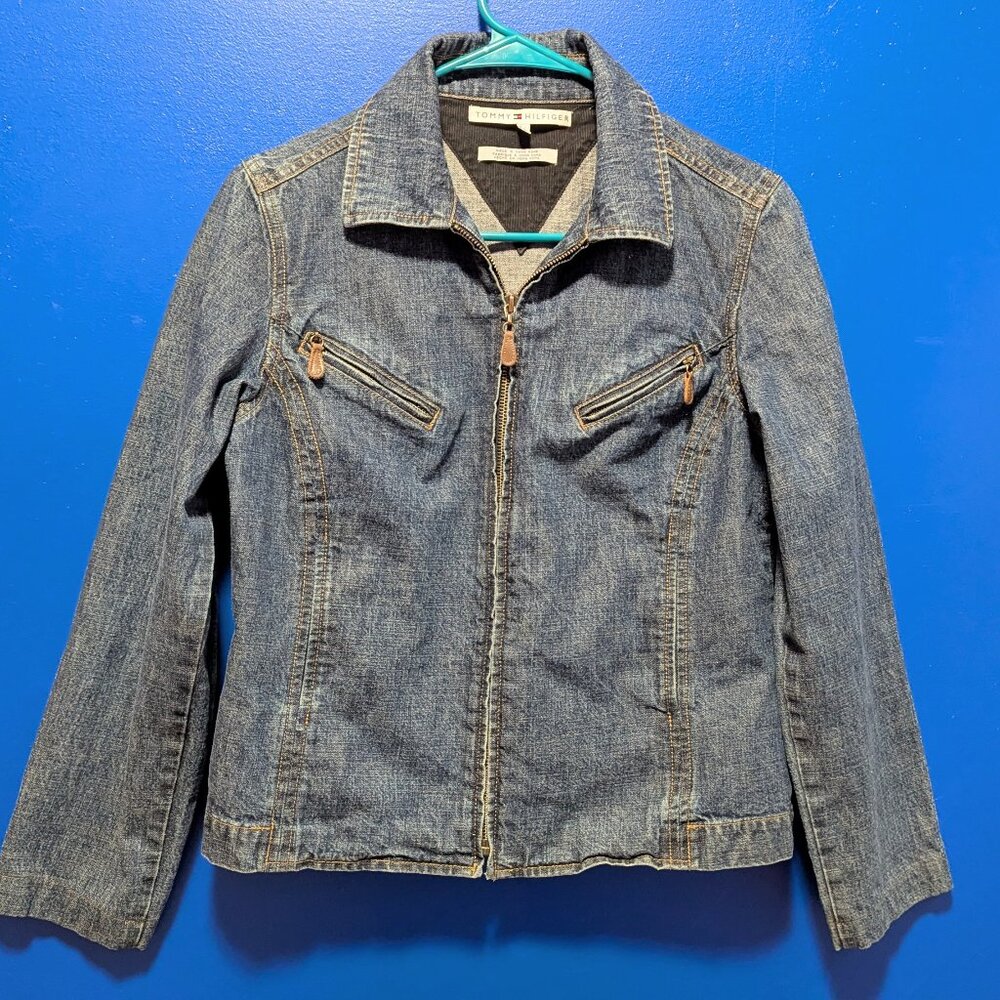 Woman's Classic Tommy Hilfiger Denim Jacket size Small w/ full zip & pockets!